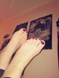 Red_lips_fingertips