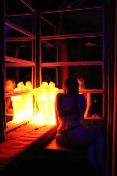 Jacuzzi_Young_Party