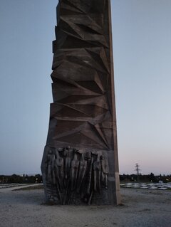 060879
