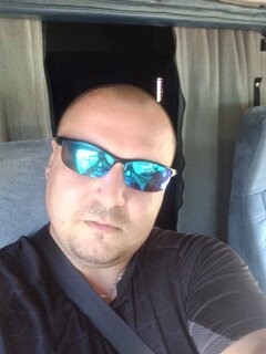 Twardy3983111