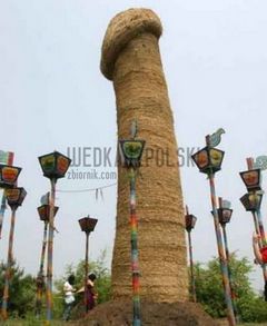 giant_penis-statue1.jpg