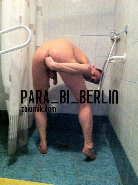 Chciał zmieścić całą dłon - Para_Bi_Berlin