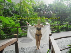 Ona zabawi sie z panią