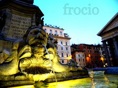 Fontanna przed Panteonem.