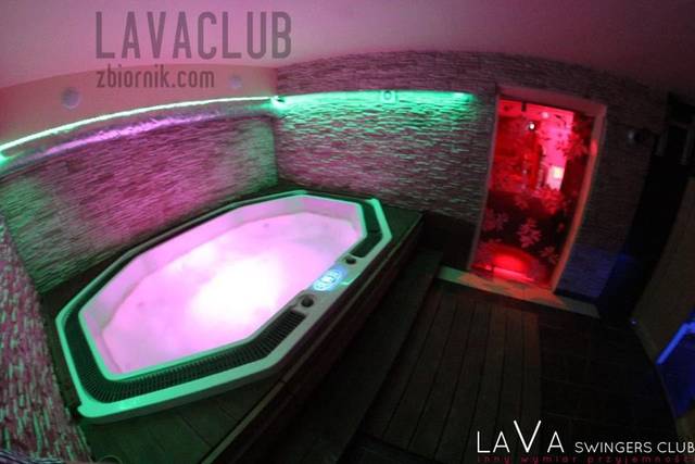 nowe oblicze clubu - duże jacuzzi - LavaClub