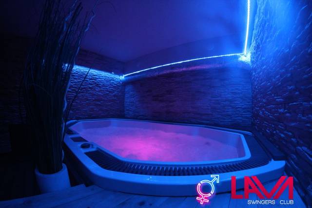 Jacuzzi 2 - LavaClub