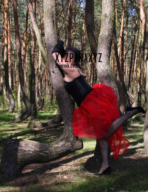 nawiązuje bliski kontakt z przyrodą - xyzparaxyz
