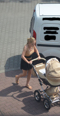młoda mama.jpg