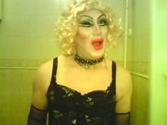 Suka trans- gotowa na perwers. sex z aktywnym Panem