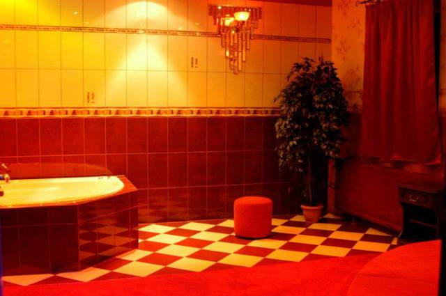 205831_199853576811297_1216964814_n.jpg - swingersbangclub