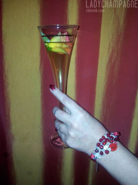 lady_champagne.jpg - Ladychampagne