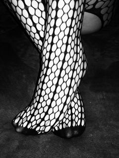 są tu jacyś fani kobiecych stóp ?