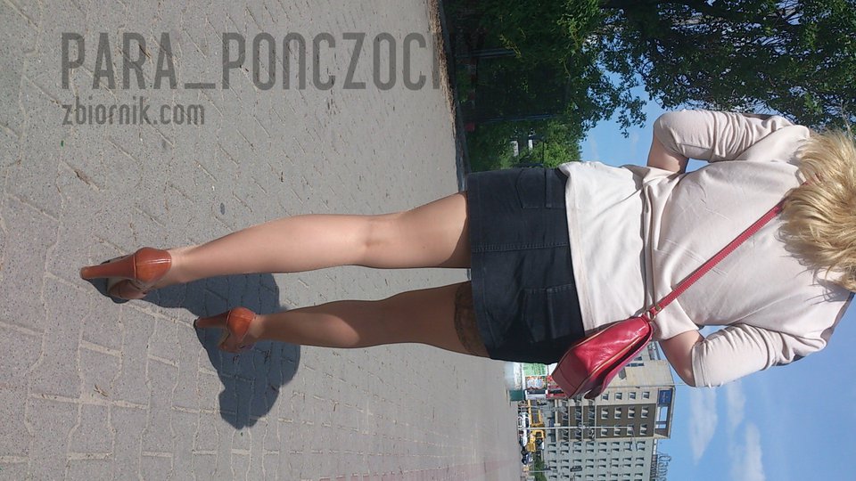 W drodze na przystanek - para_ponczochy