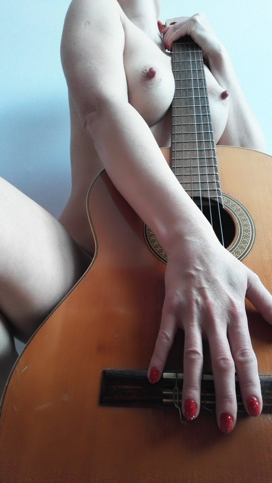 chłopak z gitarą jest już moją parą:) - dmdm