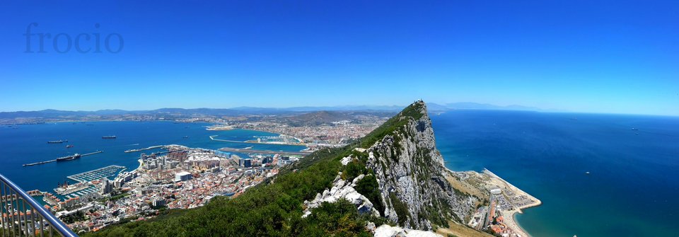Widok na Hiszpanię z gibraltarskiego szczytu. - frocio
