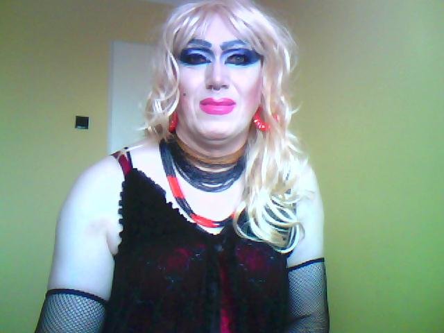 Magiczne różowe usta męskiej suki trans. - szmineczkatrans