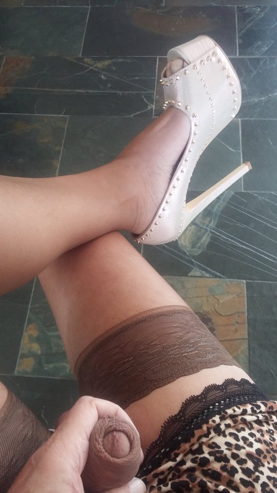 Another Lazy Sunday ❤. Which shoes is your fav ? - MartinkaCross