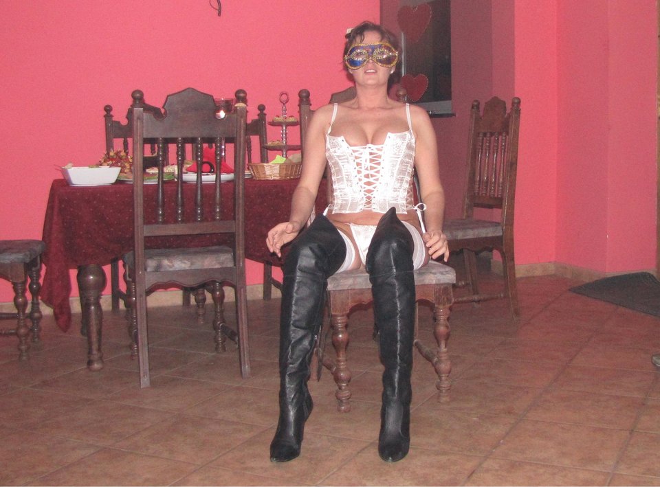 bhy.jpg - partyopole2