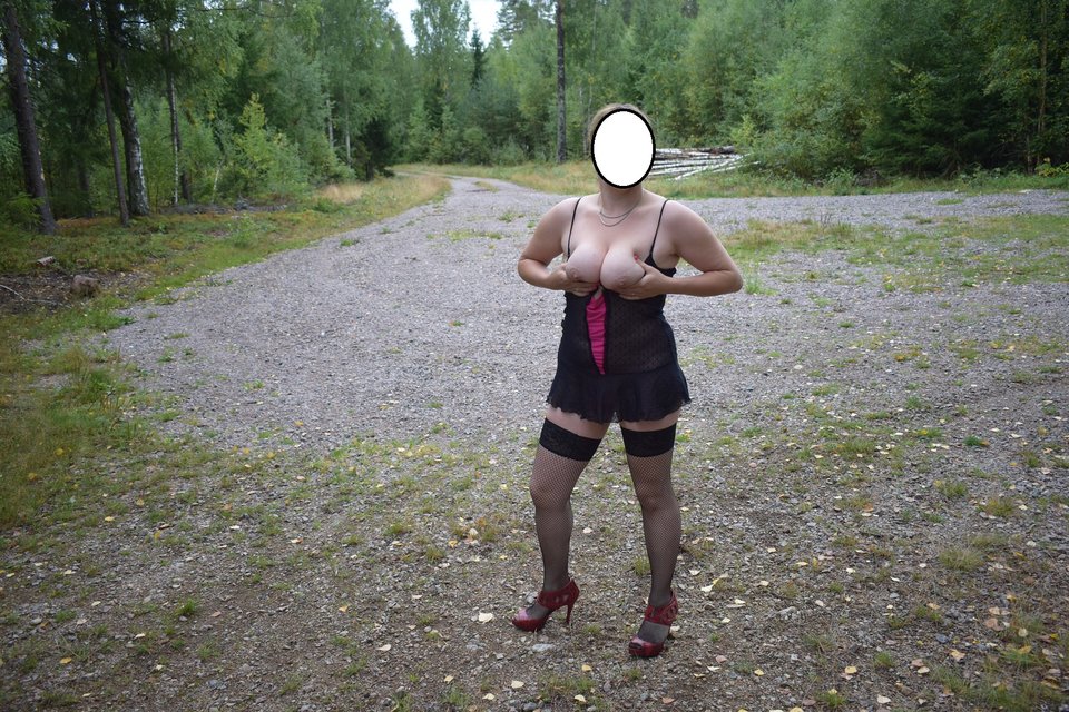 zzx.jpg - 1boob