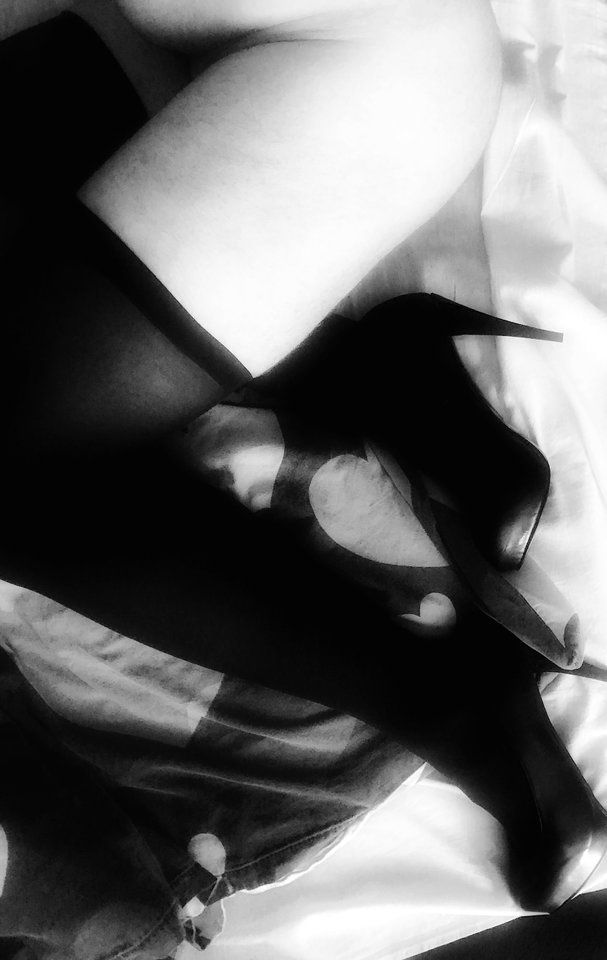 uwieobuam wysokie szpile i smaczne kutasy :* - mlodyamor