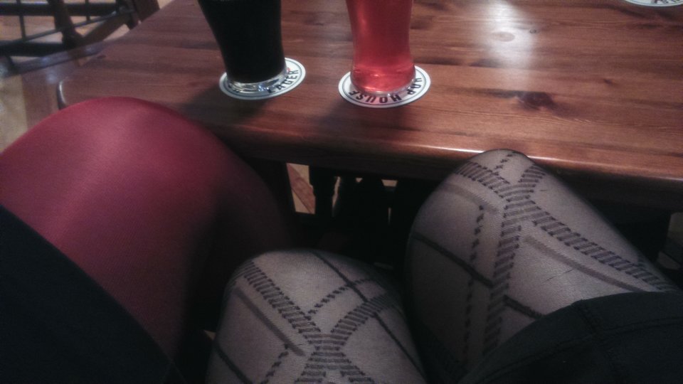 Nogi w pubie z @Odrealnniona ....klasyka Irlandii - Freja_