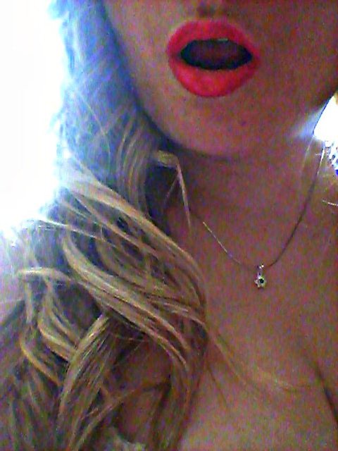 red lips.jpg - mroziaki