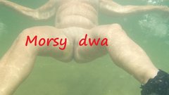 Pod wodą.