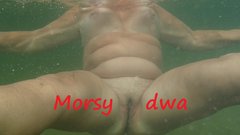 Pod wodą.