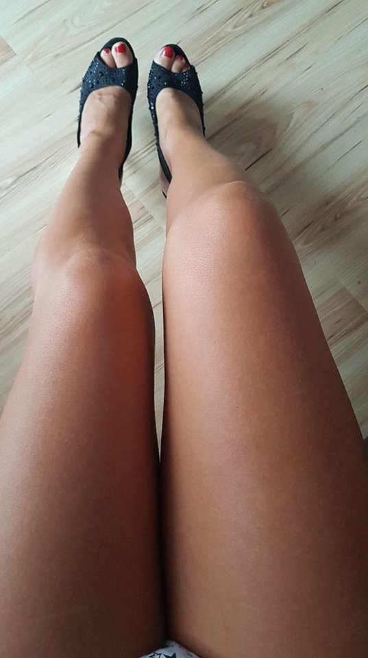 40621623_299069127560044_6311654973495050240_nZ_.jpg - Almost_naked