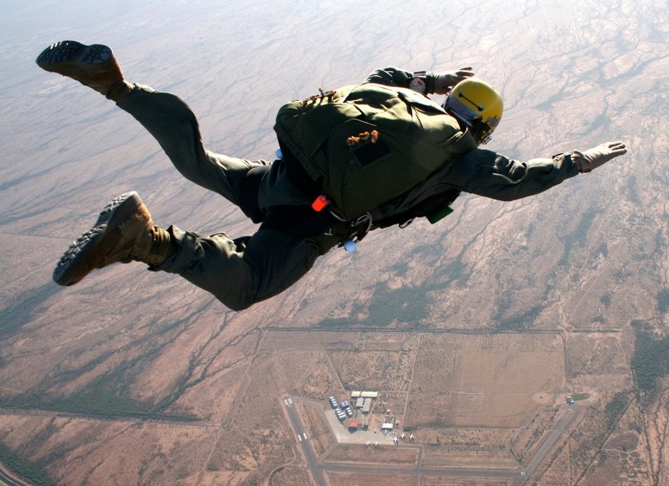 Parachutist-splash.jpg - dirtyphonics