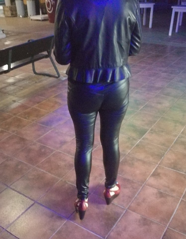 latex slut2.jpg - sexiass30