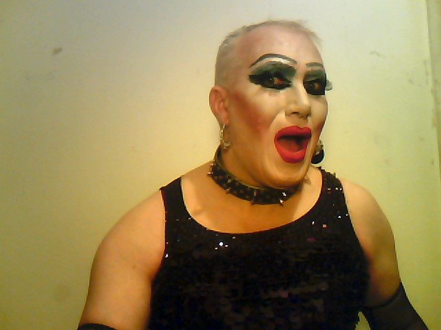 Załóż mi latex maskę na głowę z otworami i Ruchaj usta🧡 - szmineczkatrans