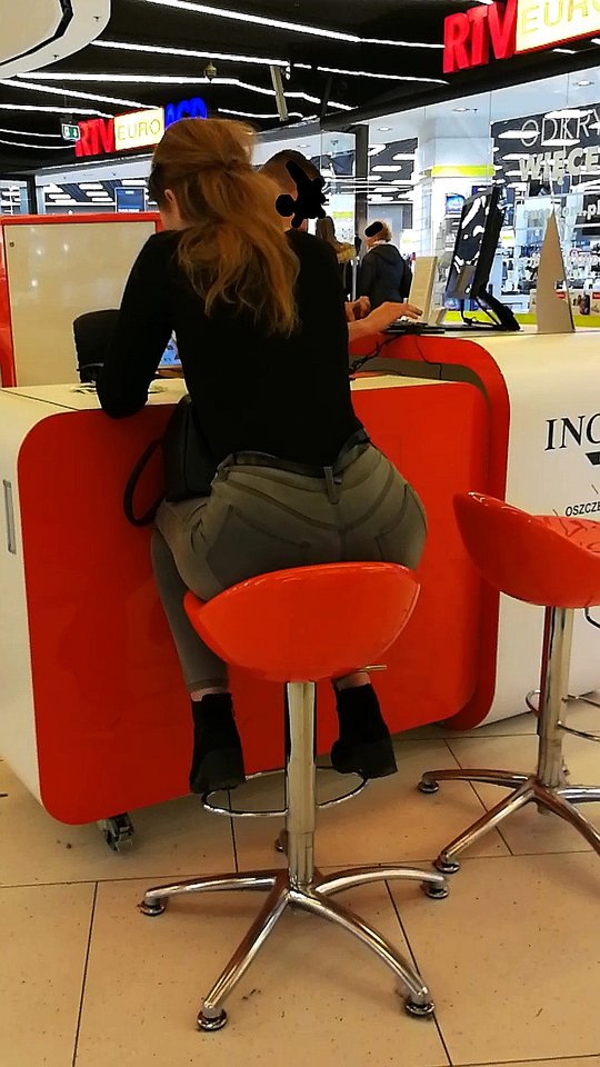 Na zakupach, sexy pupa z wczoraj od tylu - cykacz87