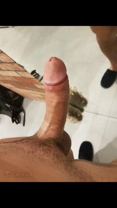 Screenshot_20191113-201555_Grindr.jpg