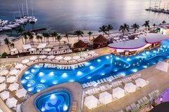 Temptation-Cancun-Resort-Sexy-Pool🏖️