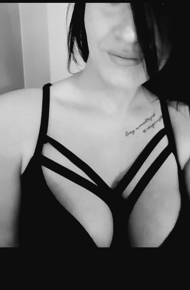 Czarna w czerni 🖤🖤🖤 - Lazzyycuple
