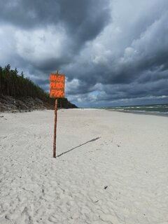 Wczesnym rankiem na plaży.