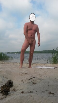 Na plaży nudystow