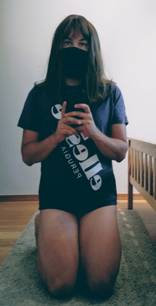 guyontheredsofa