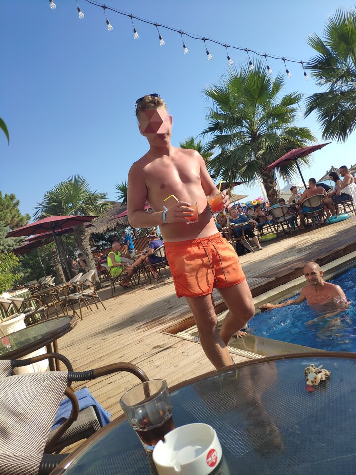 Jestem barmanem na tym dancingu ⛱️ - Rafi0405