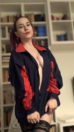 :>