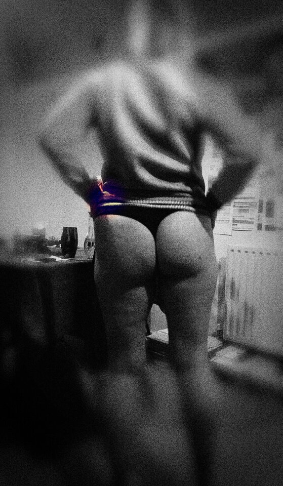 47C8DBB6-D1F3-4C84-A927-681DE2F01440.jpeg - PARA_40_FEMDOM