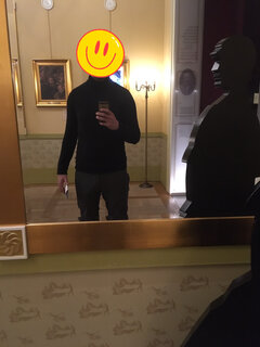 Uśmiechnięty turysta. Poznajecie miejsce? 
