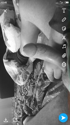 Screenshot_2021-04-18-12-45-10-398_com.snapchat.android.jpg