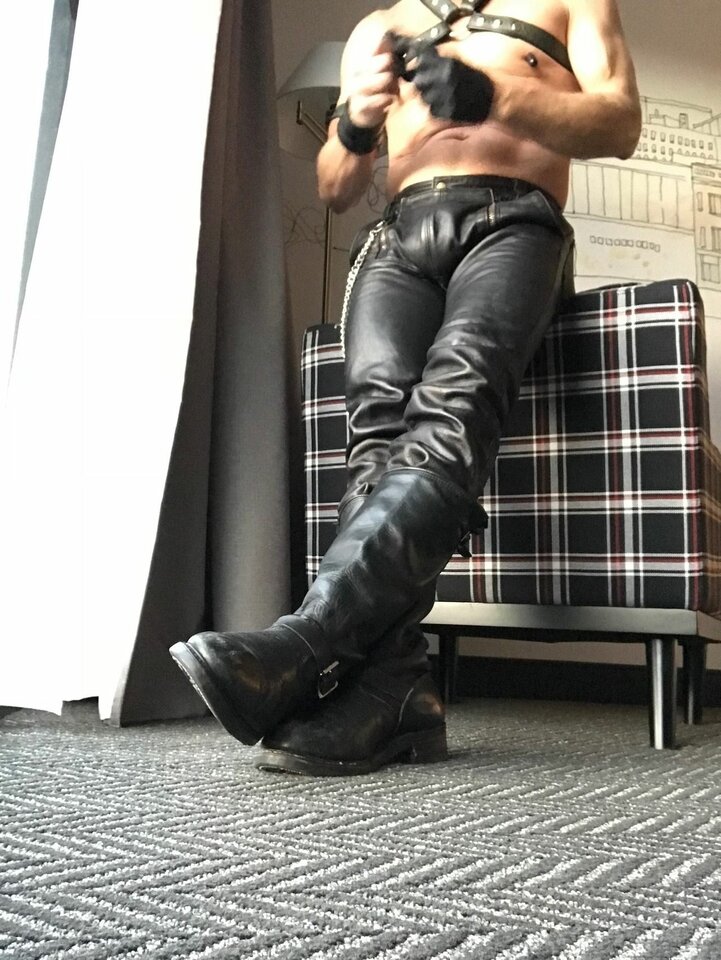 552485415.jpg - leather_fun_39
