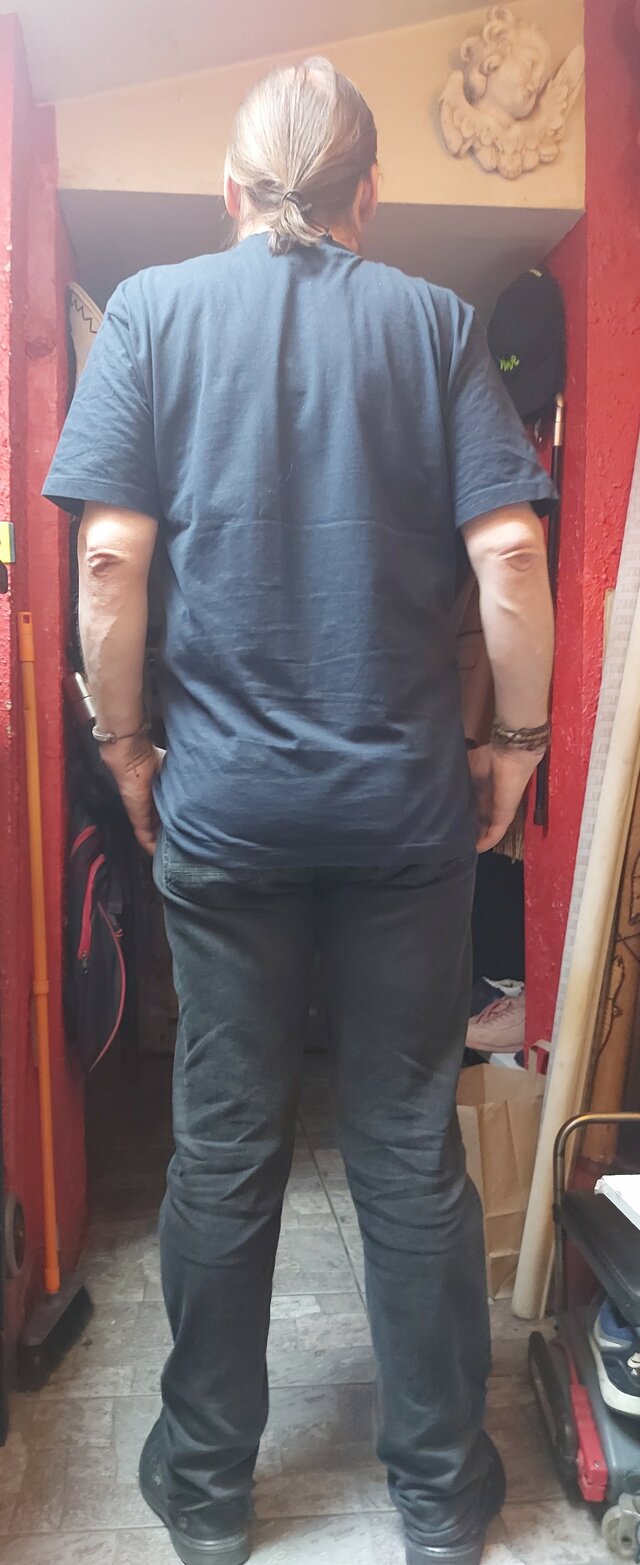 Nieidealny_realny