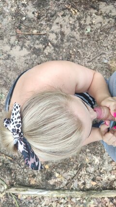 Blondi w lesie  🌲🌳🥰😈