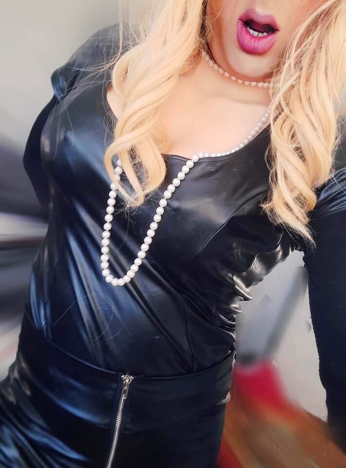 😈 - MonikaSatyna
