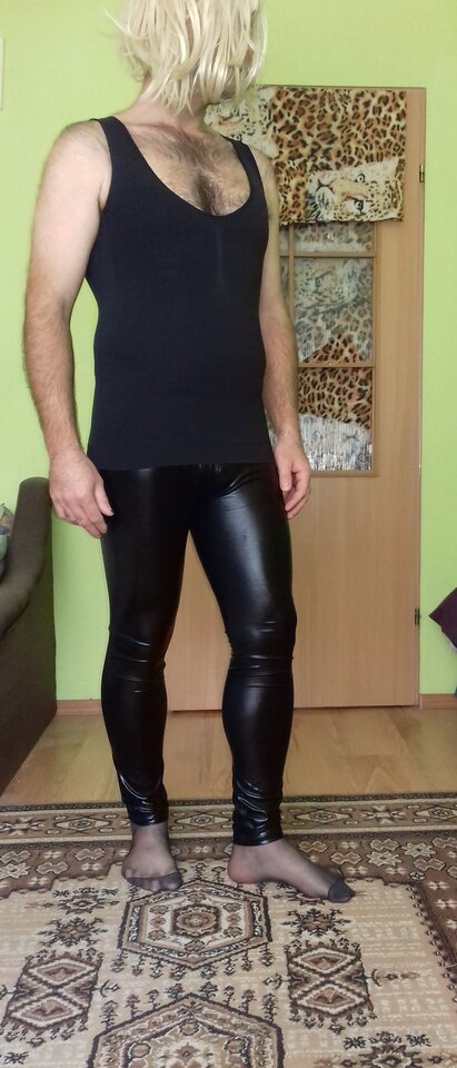 211leggTop2a.jpg - NylonekSuczka