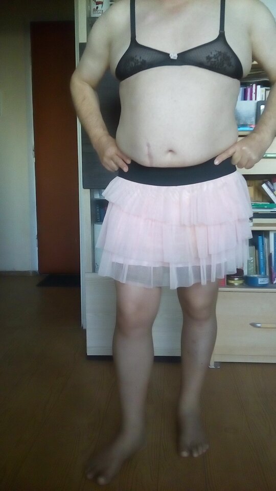 P SissyBoy w staniczku, pończoszkach i różowej spódniczce 18.10.2021 g.16.48.jpg - Wawa48